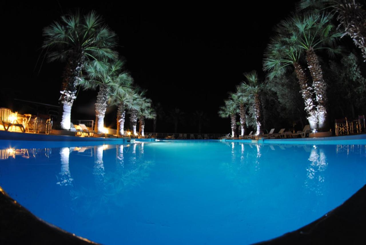 Hotel Sissy กาเมนาวูร์ลา ภายนอก รูปภาพ